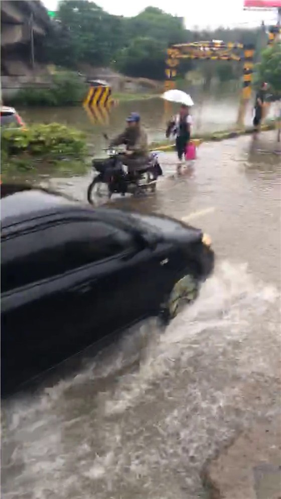 一場大雨淹沒了常州，龍城變水城，救援工作積極開展中?。。?3