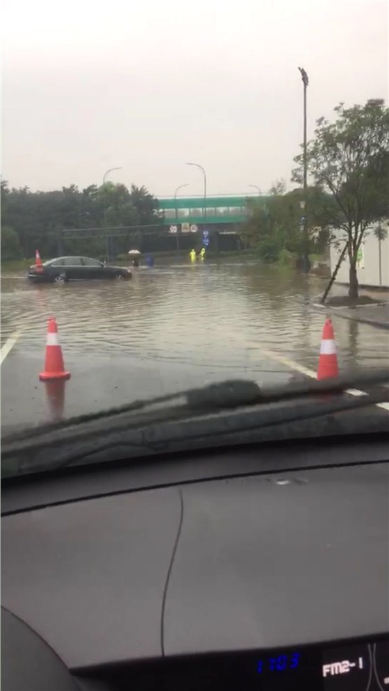 一場大雨淹沒了常州，龍城變水城，救援工作積極開展中?。。?6