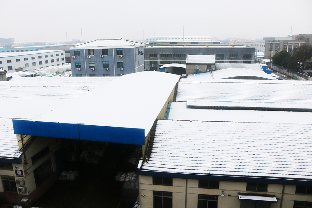 聽說(shuō)初雪的時(shí)候，炸雞啤酒和虎躍雪景更配哦！ (1)