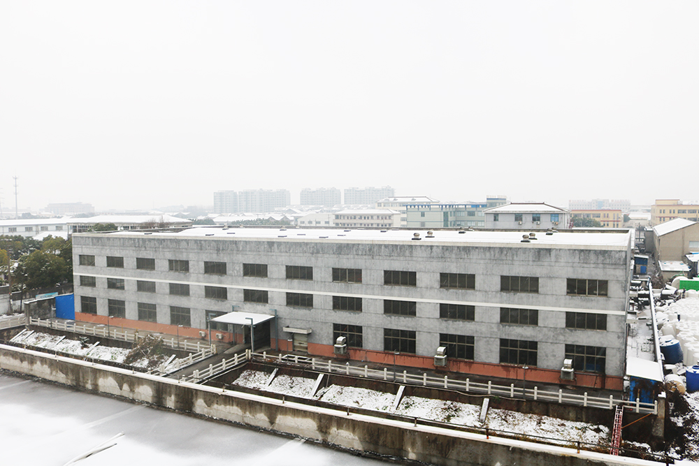 聽說(shuō)初雪的時(shí)候，炸雞啤酒和虎躍雪景更配哦！ (11)